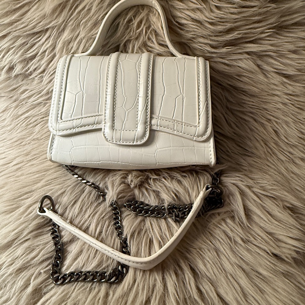 Zara Elegant White Croc-Embossed Handbag with chain strap. - Picture 3 of 3